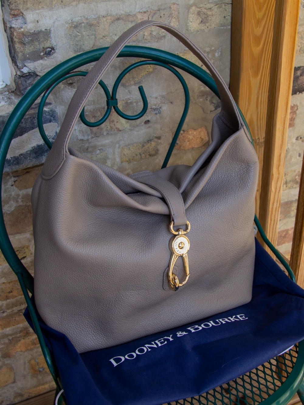 Dooney & Bourke - Lucca Pebble Grain Leather Logo Lock Sac